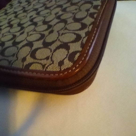 💿 Coach Case - Picture 9 of 12